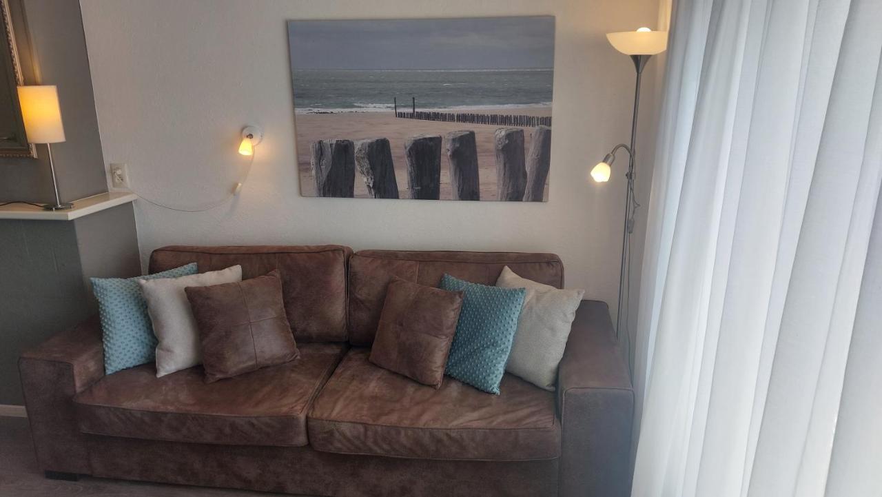 Appartement met inpandig balkon, 150 meter verwijderd van strand en centrum Zoutelande Buitenkant foto