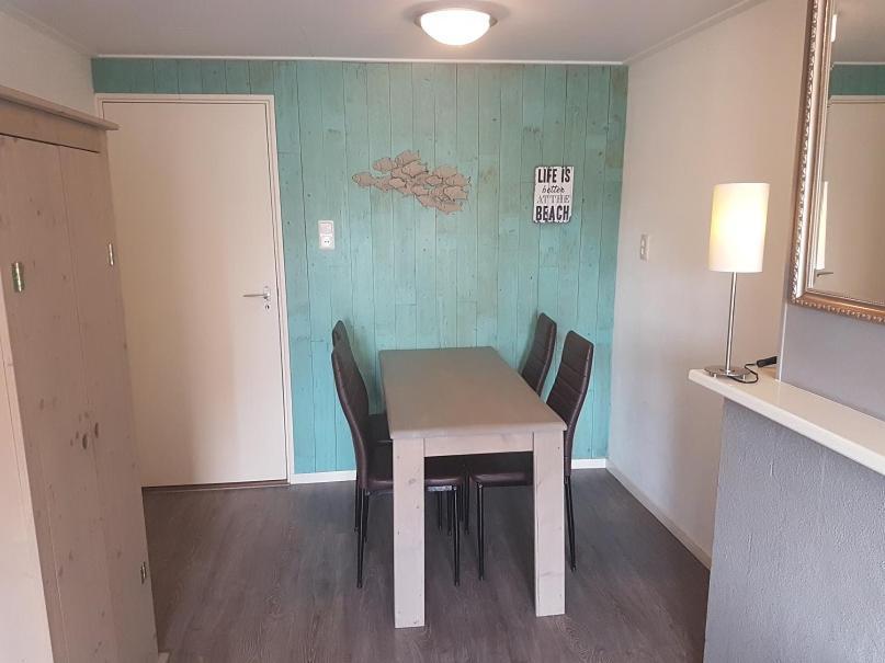 Appartement met inpandig balkon, 150 meter verwijderd van strand en centrum Zoutelande Buitenkant foto